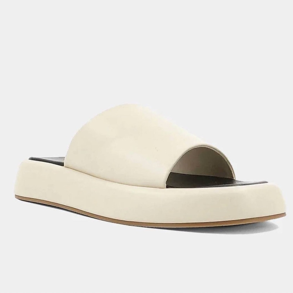 Women’s SHUSHOP Janine cream slide sandals- Size 8.5